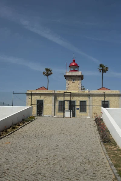 El faro de la Ponta da Piedade en Portugal — Foto de Stock