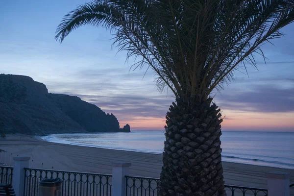 Luz Köyü Portekiz Algarve adlı kumsalda