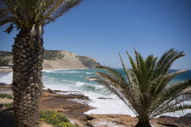 Luz Köyü Portekiz Algarve adlı kumsalda