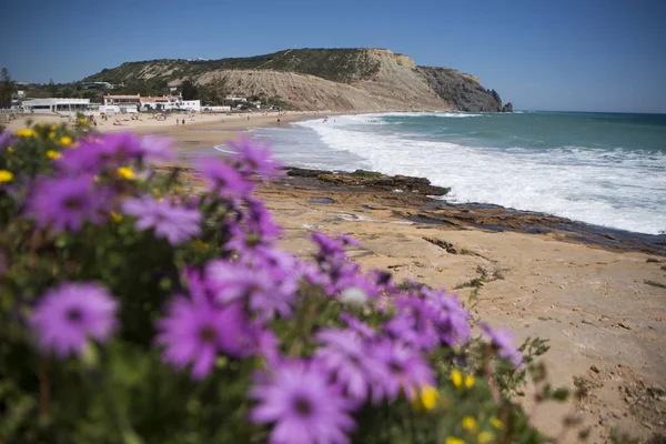 Luz Köyü Portekiz Algarve adlı kumsalda