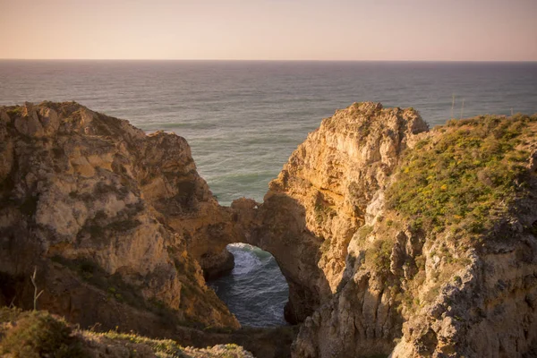 Krajina na skalách Ponta da Piedade v Portugalsku — Stock fotografie