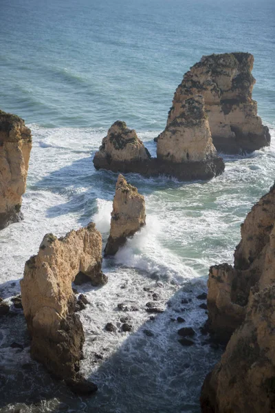 Eine landschaft an den felsen von ponta da piedade in portugal — Stockfoto