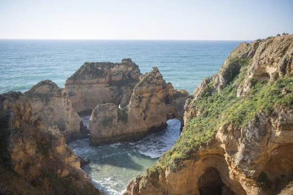 Un paisaje en las rocas de Ponta da Piedade en Portugal —  Fotos de Stock