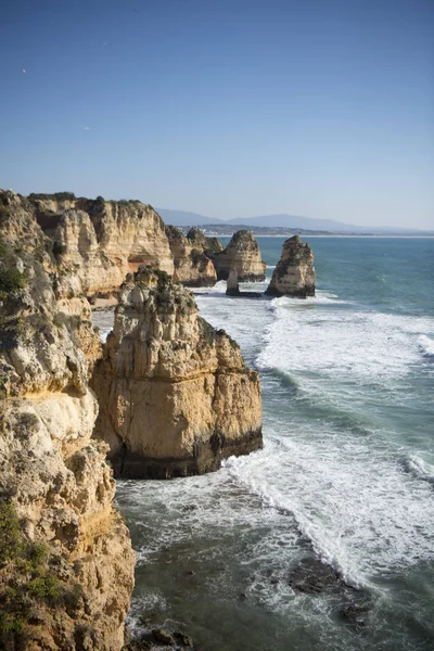 Ett landskap vid klipporna i Ponta da Piedade i Portugal — Stockfoto