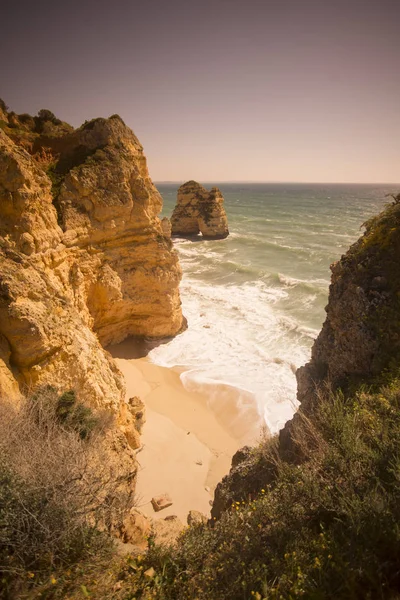 Un paesaggio sulle rocce di Ponta da Piedade in Portogallo — Foto Stock