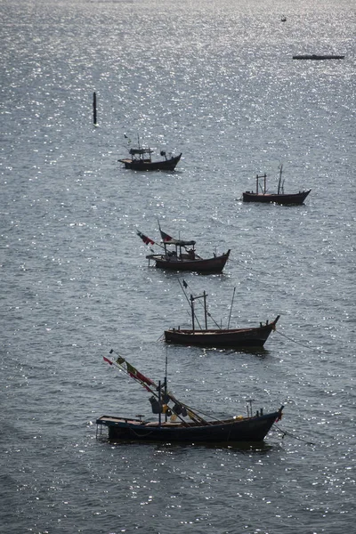 Βάρκες Στην Παραλία Bang Saen Την Πόλη Της Bangsaen Provinz — Φωτογραφία Αρχείου