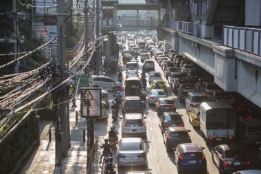 bir trafik Sathon Road Sathon Tayland Bangkok şehir, şehir merkezinde. Tayland, Bangkok, Kasım, 2017.