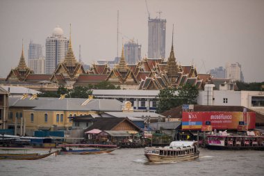 Kraliyet Sarayı ve Wat Phra Kaew chao phraya River Tayland Bangkok şehir. Tayland, Bangkok, Kasım, 2017.