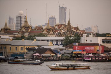 Kraliyet Sarayı ve Wat Phra Kaew chao phraya River Tayland Bangkok şehir. Tayland, Bangkok, Kasım, 2017.