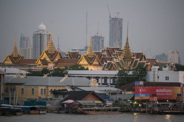 Kraliyet Sarayı ve Wat Phra Kaew chao phraya River Tayland Bangkok şehir. Tayland, Bangkok, Kasım, 2017.