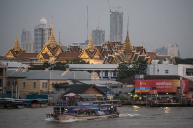 Kraliyet Sarayı ve Wat Phra Kaew chao phraya River Tayland Bangkok şehir. Tayland, Bangkok, Kasım, 2017.