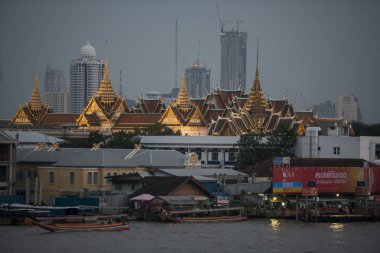 Kraliyet Sarayı ve Wat Phra Kaew chao phraya River Tayland Bangkok şehir. Tayland, Bangkok, Kasım, 2017.