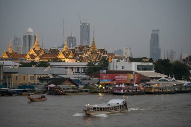 Kraliyet Sarayı ve Wat Phra Kaew chao phraya River Tayland Bangkok şehir. Tayland, Bangkok, Kasım, 2017.
