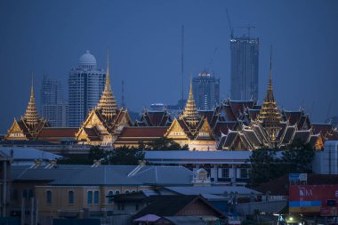 Kraliyet Sarayı ve Wat Phra Kaew chao phraya River Tayland Bangkok şehir. Tayland, Bangkok, Kasım, 2017.