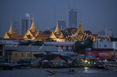 Kraliyet Sarayı ve Wat Phra Kaew chao phraya River Tayland Bangkok şehir. Tayland, Bangkok, Kasım, 2017.