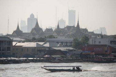 Kraliyet Sarayı ve Wat Phra Kaew chao phraya River Tayland Bangkok şehir. Tayland, Bangkok, Kasım, 2017.