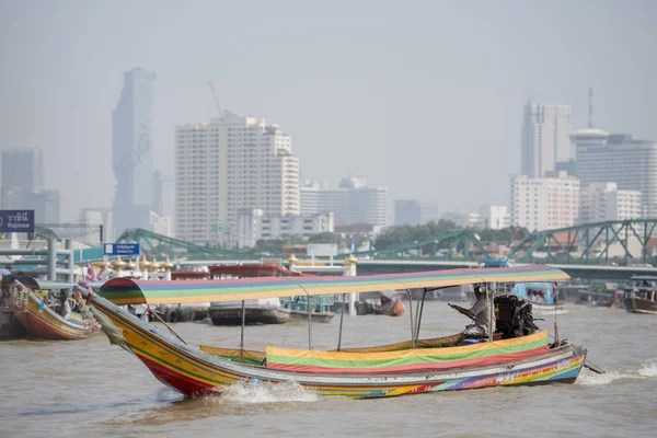 Taksówka Wodna Panoramę Rzeki Chao Phraya Bangkoku Tajlandii Tajlandia Bangkok — Zdjęcie stockowe