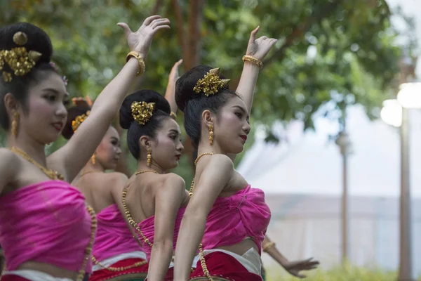 Danza Tradicional Tailandesa Festival Loy Krathong Fuerte Sumen Parque Santichaiparakan —  Fotos de Stock