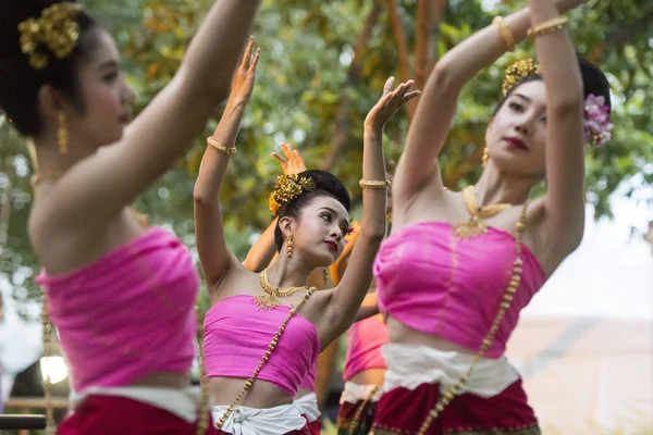 Tradiční Thajský Tanec Loy Krathong Festival Sumen Fort Santichaiparakan Parku — Stock fotografie