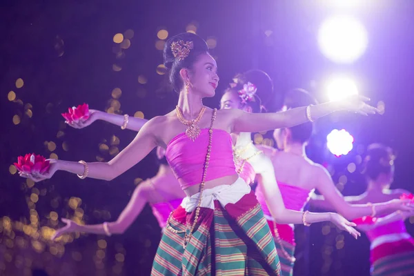 Danza Tradicional Tailandesa Festival Loy Krathong Fuerte Sumen Parque Santichaiparakan — Foto de Stock