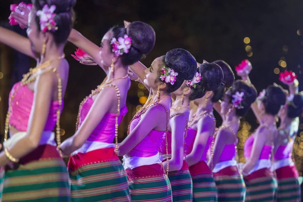 Danza Tradicional Tailandesa Festival Loy Krathong Fuerte Sumen Parque Santichaiparakan — Foto de Stock