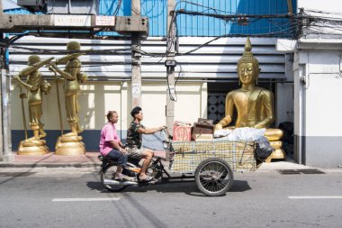 bir dükkanı ve fabrika Banglamphu Tayland Bangkok şehir Buda sokakta. Tayland, Bangkok, Kasım, 2017.