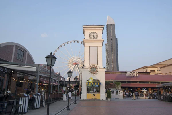 Torre Relógio Roda Gigante Mercado Noturno Asiático Riverfront Cidade Bangkok — Fotografia de Stock