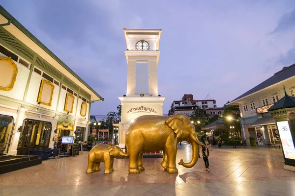 Der Uhrturm Des Asiatique Riverfront Nightmarket Der Stadt Bangkok Thailand — Stockfoto