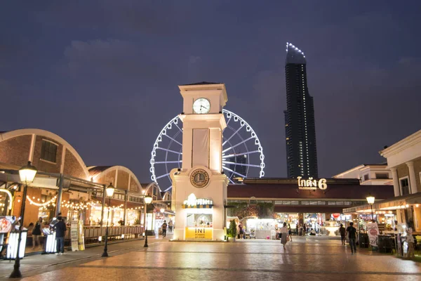 Torre Relógio Roda Gigante Mercado Noturno Asiático Riverfront Cidade Bangkok — Fotografia de Stock