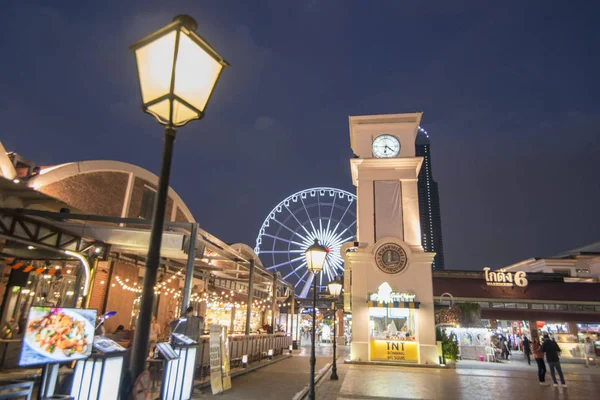 Torre Relógio Roda Gigante Mercado Noturno Asiático Riverfront Cidade Bangkok — Fotografia de Stock