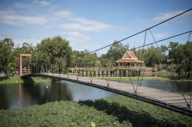 pavillon Provinz Nakhon Ratchasima Tayland Isan içinde Phimai kasaba Sai Ngam Bayan ağacında yakınındaki gölde. Tayland, Phimai, Kasım, 2017.