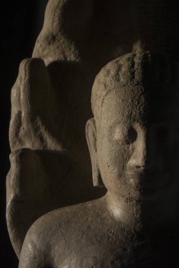 Kral Jayavarman Vlll Khmer Tapınağı kalıntıları Provinz Nakhon Ratchasima Tayland Isan içinde Phimai şehir içinde Phimai Festivali'nde Phimai tarihi park, heykel. Tayland, Phimai, Kasım, 2017.