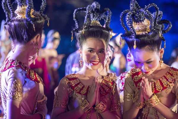 Kroji Khmer Taneční Dívky Khmerského Chrámu Ruiny Phimai Festivalu Phimai — Stock fotografie