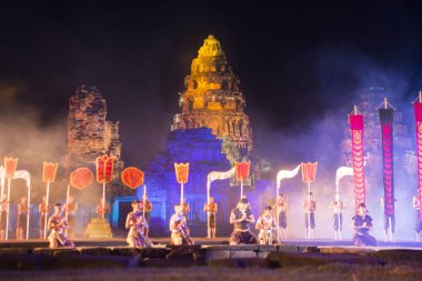 ses ve ışık gösterisi Khmer Tapınağı kalıntıları Provinz Nakhon Ratchasima Tayland Isan içinde Phimai Phimai Festivali. Tayland, Phimai, Kasım, 2017