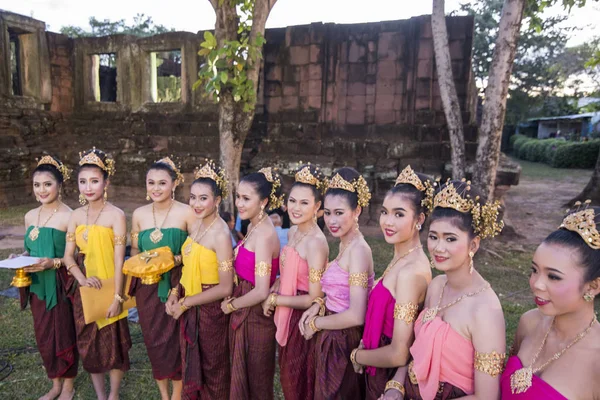 Robe Traditionnelle Filles Danse Khmère Temple Khmer Ruines Festival Phimai — Photo