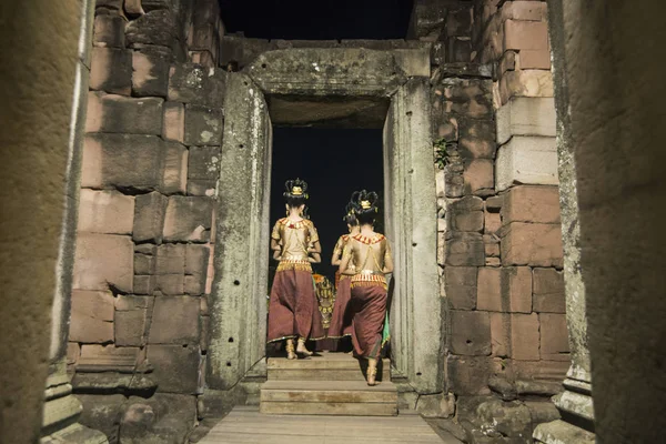 Παραδοσιακό Φόρεμα Khmer Κορίτσια Χορό Στα Ερείπια Ναού Του Khmer — Φωτογραφία Αρχείου
