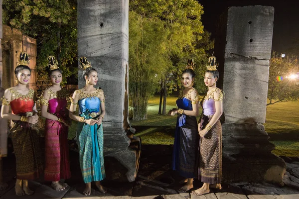 Kroji Khmer Taneční Dívky Khmerského Chrámu Ruiny Phimai Festivalu Phimai — Stock fotografie
