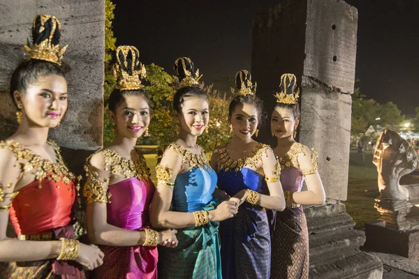 Kroji Khmer Taneční Dívky Khmerského Chrámu Ruiny Phimai Festivalu Phimai — Stock fotografie