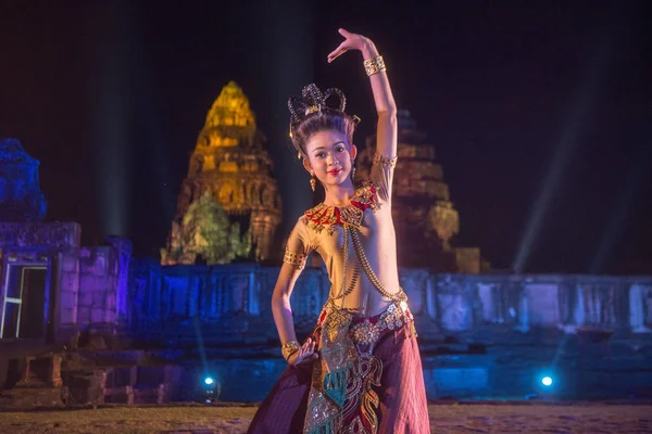 音と光は タイのイサーンで Provinz ナコンラチャシマ ピマーイのピマーイ祭でクメール寺院遺跡で表示します タイのピマーイ 2017 — ストック写真