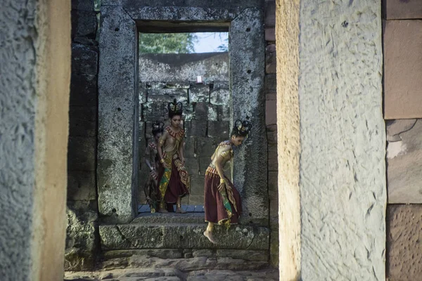 Vestimenta Tradicional Chicas Danza Jemer Las Ruinas Del Templo Jemer — Foto de Stock