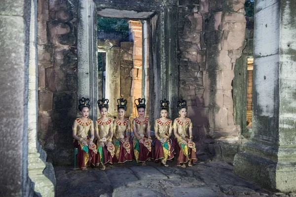 Traditional Dress Khmer Dance Girls Khmer Temple Ruins Phimai Festival — Stock Photo, Image