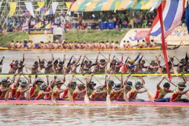 tradititional Satuek kasaba kuzeyinde şehir Buri Ram Isan kuzeydoğu Tayland'Mun Nehri Longboat yarışı. Tayland, Buriram, Kasım, 2017.