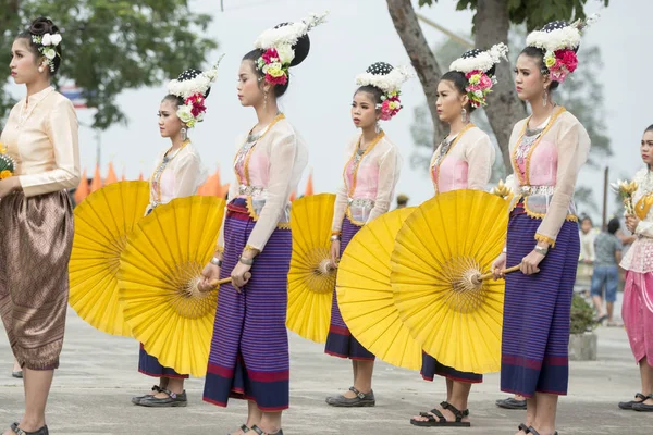 Traditionell Thailändsk Dans Tradititional Longboat Ras Vid Floden Mun Staden — Stockfoto