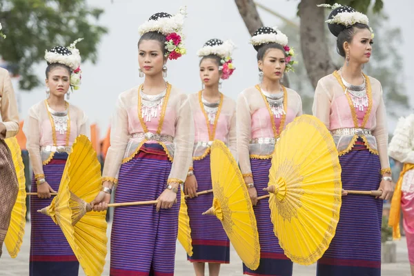 Tradizionale Danza Thai Alla Tradizionale Longboat Race Presso Fiume Mun — Foto Stock