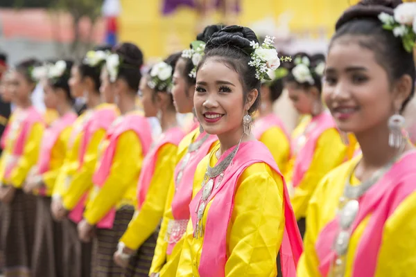 Traditioneller Thailändischer Tanz Beim Traditionellen Langbootrennen Mun Fluss Der Stadt — Stockfoto