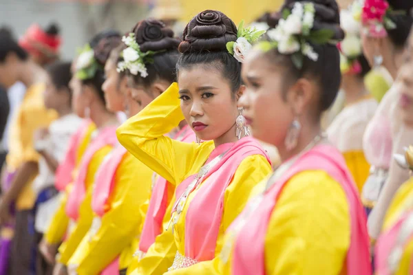 Tradizionale Danza Thai Alla Tradizionale Longboat Race Presso Fiume Mun — Foto Stock