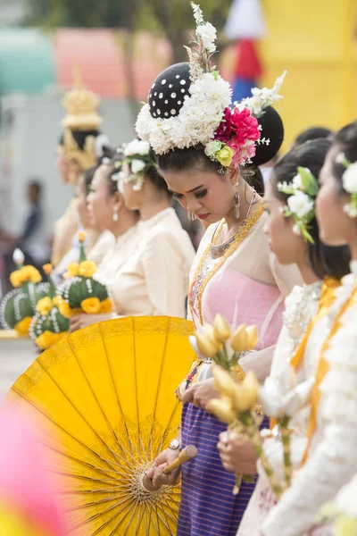 Traditioneller Thailändischer Tanz Beim Traditionellen Langbootrennen Mun Fluss Der Stadt — Stockfoto