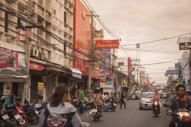 bir yol Buriram bir kuzeydoğu Tayland Buri Ram il, şehir merkezinde. Tayland, Buriram, Kasım, 2017.