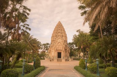 Şehir ayağı tapınak Buriram kuzeydoğu Tayland Isan Buri Ram il, şehir merkezinde. Tayland, Buriram, Kasım, 2017.