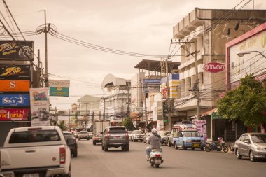 bir yol Buriram bir kuzeydoğu Tayland Buri Ram il, şehir merkezinde. Tayland, Buriram, Kasım, 2017.